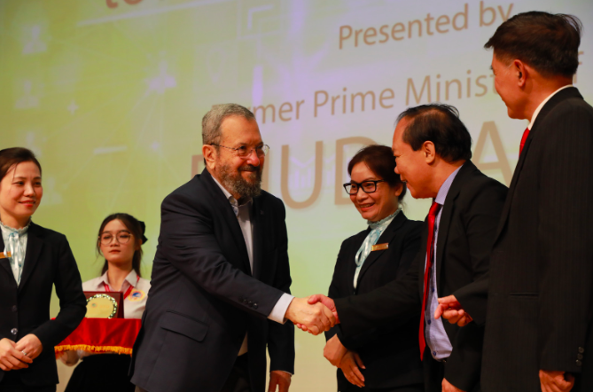 Cựu Thủ tướng Israel trò chuyện với sinh viên ĐH Quốc tế Sài Gòn – SIU