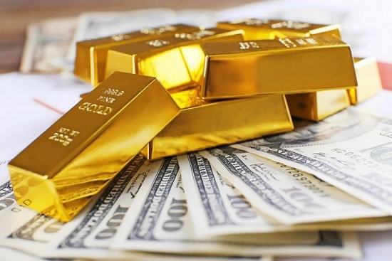 Giá vàng trải qua một tuần đầy tiêu cực, chuyên gia dự báo tiếp tục giảm