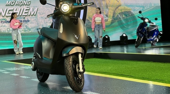 Xe máy điện VinFast Evo200 chính thức ra mắt: Giá 22 triệu đồng, sạc 1 lần “vít” hơn 200km