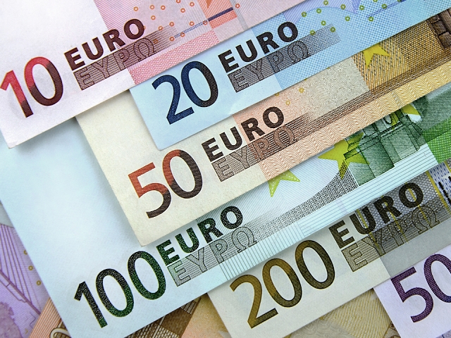 Tỷ giá Euro hôm nay 2/10/2022: Đồng loạt giảm phiên cuối tuần