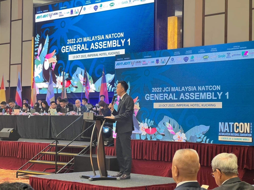 CEO Vũ Tuấn Anh phát biểu tại đại hội doanh nhân trẻ JCI Malaysia sáng 13/10/2022 trước sự chứng kiến của hơn 1200 doanh nhân quốc tế 