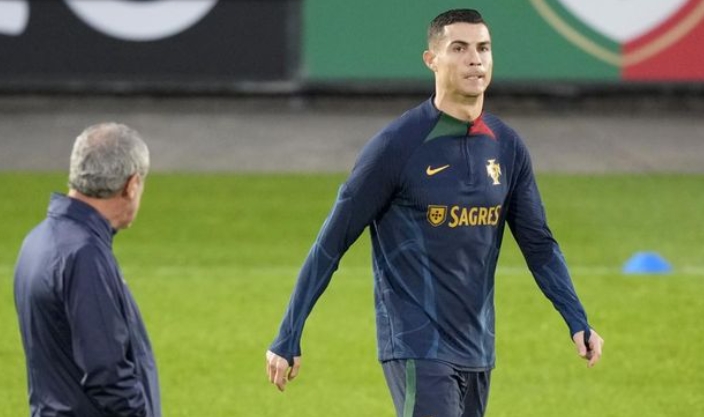 Bồ Đào Nha “đại loạn” trước tứ kết World Cup: Ronaldo không chịu tập với đồng đội, dễ bị HLV Santos tước băng đội trưởng