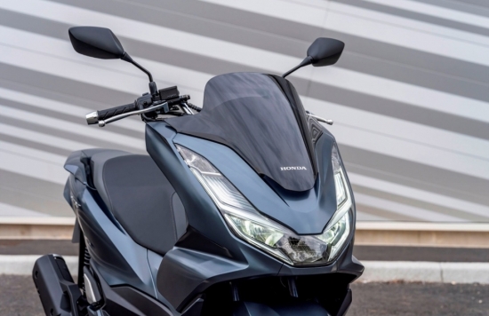 Giá xe máy Honda PCX mới nhất cuối năm 2022: Hơn trăm triệu, liệu có làm "nên chuyện"?