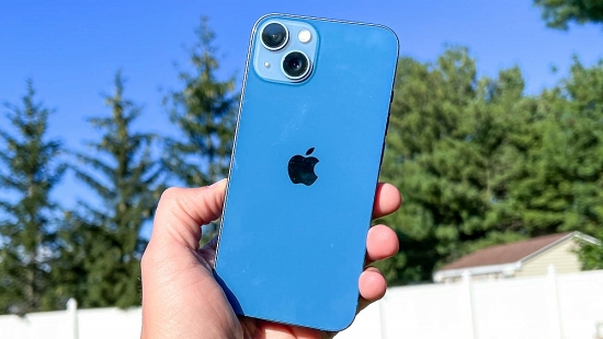 iPhone 13 vẫn đáng sở hữu nhất phân khúc: Thiết kế đẹp, máy ít lỗi!