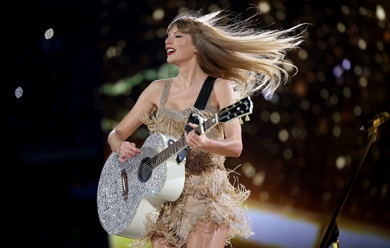 Taylor Swift nhập hội 'phú bà' ở tuổi 34