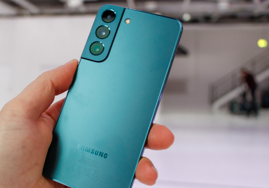 Samsung Galaxy S22 mạnh ngang iPhone 15 nhưng giá vô cùng rẻ