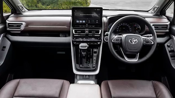 Toyota Innova Hycross chốt giá khiến dân tình "vội" chốt đơn