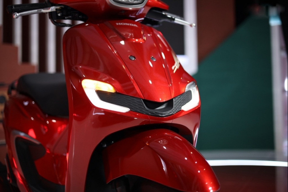 Honda ra mắt mẫu xe máy với ngoại hình "sánh ngang" SH Mode: Giá bán là một "ẩn số"