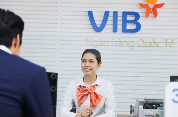 Kinh doanh ngoài lãi phục hồi mạnh mẽ, nhân viên VIB nhận thù lao bao nhiêu?
