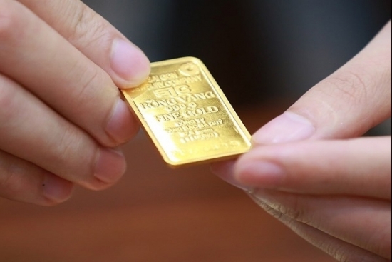 Giá vàng hôm nay 24/6/2024: Vàng nhẫn áp sát giá vàng miếng, vì đâu vàng miếng nằm bất động?