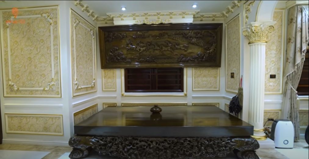 Có gì trong căn biệt thự toàn gỗ quý không phải cứ có tiền là mua được của đại gia xứ Thanh? Có gì trong căn biệt thự toàn gỗ quý không phải cứ có tiền là mua được của đại gia xứ Thanh?