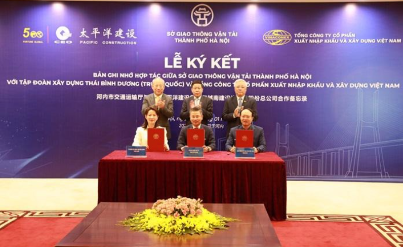 Lễ ký kết bản ghi nhớ hợp tác nghiên cứu đầu tư xây dựng một số dự án trọng điểm trên địa bàn Thành phố Hà Nội giữa với sự tham gia của Tập đoàn Xây dựng Thái Bình Dương. (Ảnh: UBND TP Hà nội)
