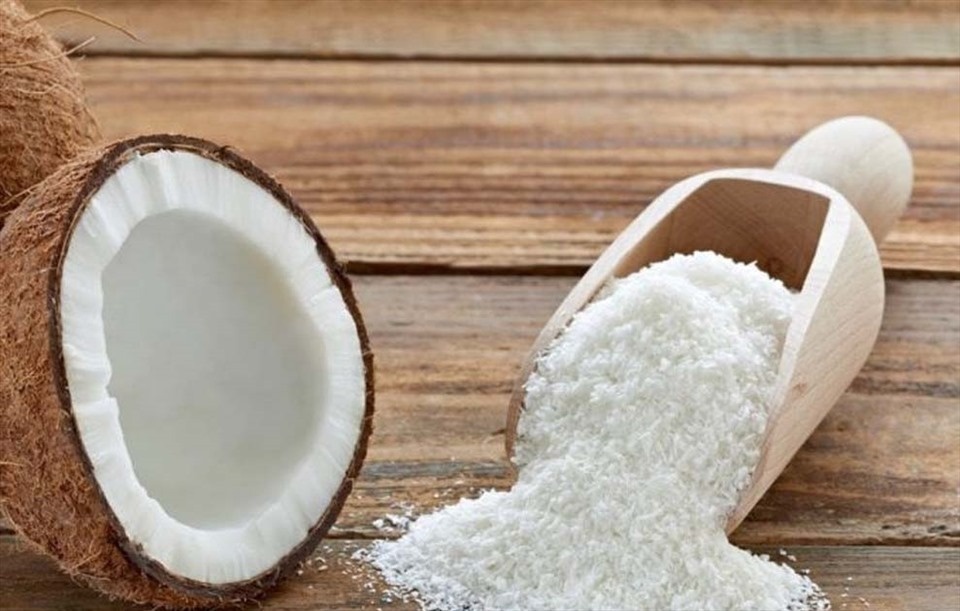 Một bộ phận của quả dừa, giá chưa tới 40.000 đồng/kg nhưng bổ ngang nhân sâm, tổ yến đang bị người Việt bỏ quên