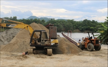Đấu giá vật tư thu hồi gần 440 triệu tại huyện Hoành Bồ, Quảng Ninh