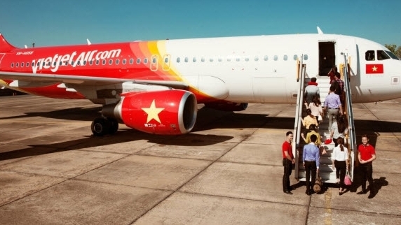 vietjet thu 2647 ty dong tu ban my tom va qua luu niem quy i2019