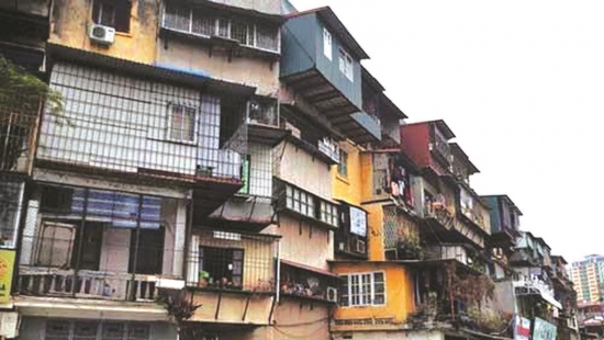 Chuyện cải tạo chung cư cũ tại Hà Nội: "Gió cứ thổi, nhà cứ... cũ"