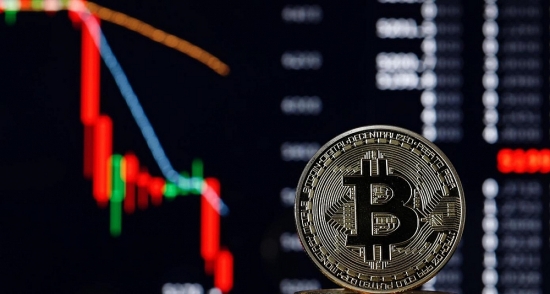 Giá Bitcoin hôm nay 5/12/2021: Bitcoin lao dốc đẩy thị trường vào "bão lửa"