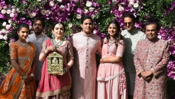 Chơi trội: Tỷ phú giàu nhất Ấn Độ tặng quà cưới hơn nghìn tỷ đồng cho con dâu mới