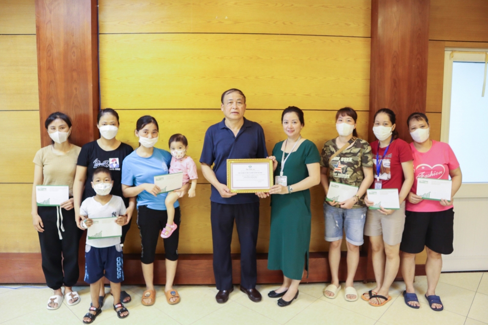 Tạp chí điện tử Kinh tế Chứng khoán Việt Nam tích cực tham gia hoạt động từ thiện